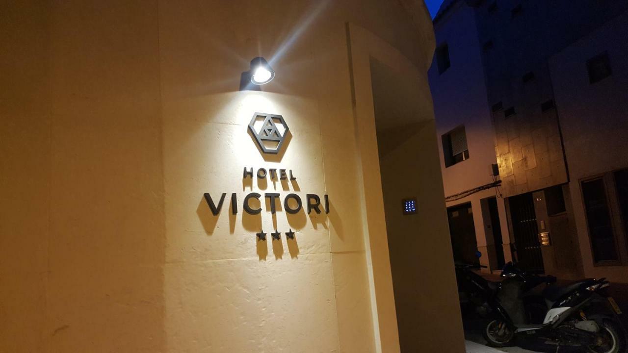 Hotel Victori Es Castell  Esterno foto